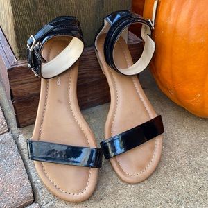 Used BCBGeneration black sandals size 7.5